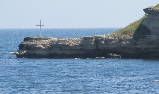 Carevo end of Central Street rocks and Christ Cross