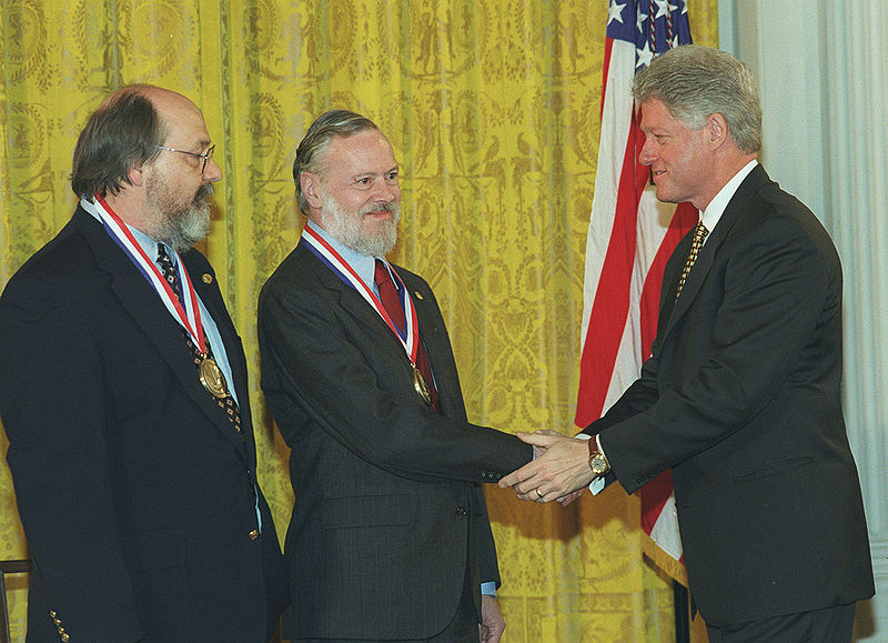 Denis Ritchie receives national prize in 1999 for Technology from president Bill Clinton