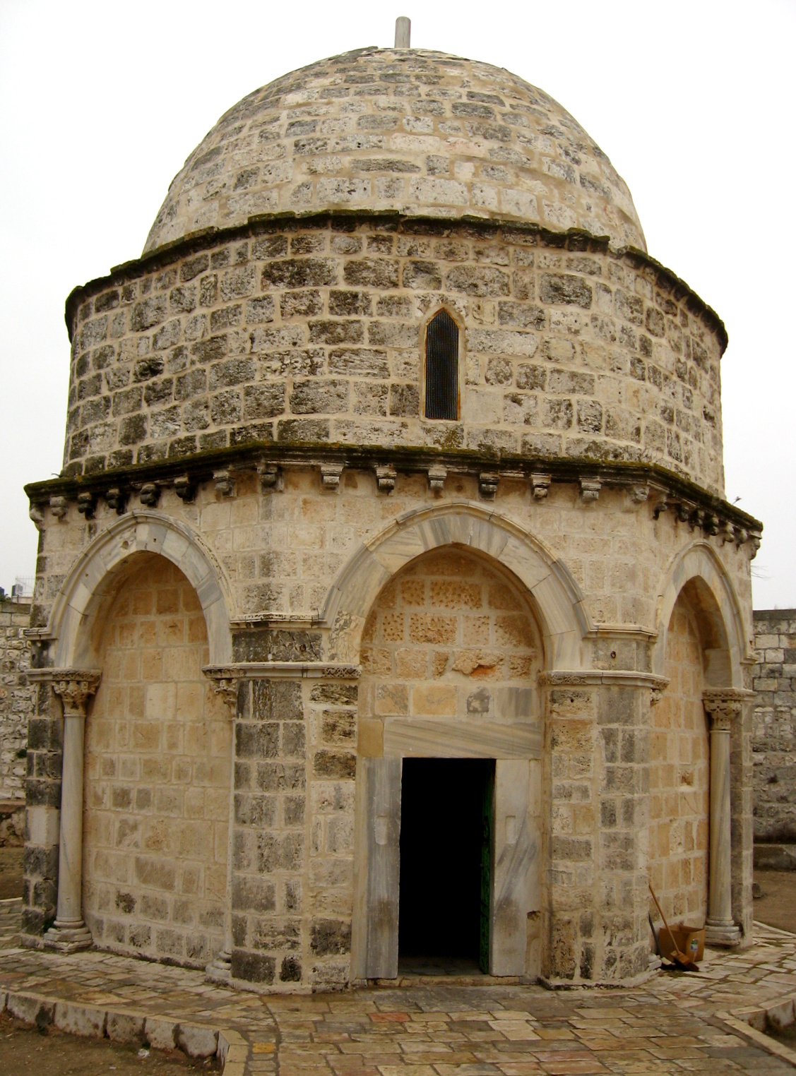 Jerusalem-mt-olives-ascension-edicule-the-temple-Church-onsite-of-Christ-Ascension